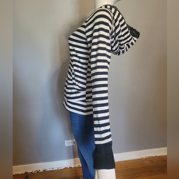 Lululemon Movement Jacket in Apex Stripe, GUC, Size 8 - Picture 6 of 6